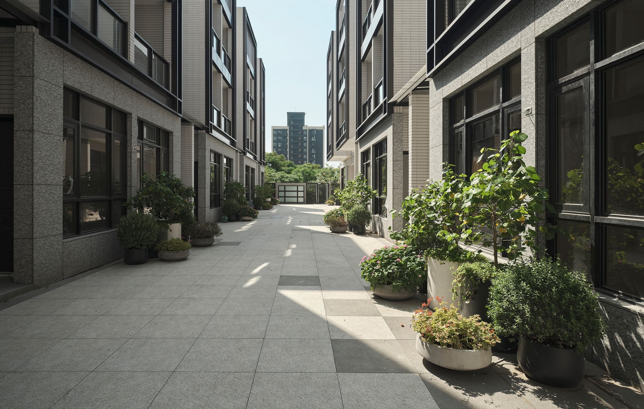 門戶相對，內聚合一